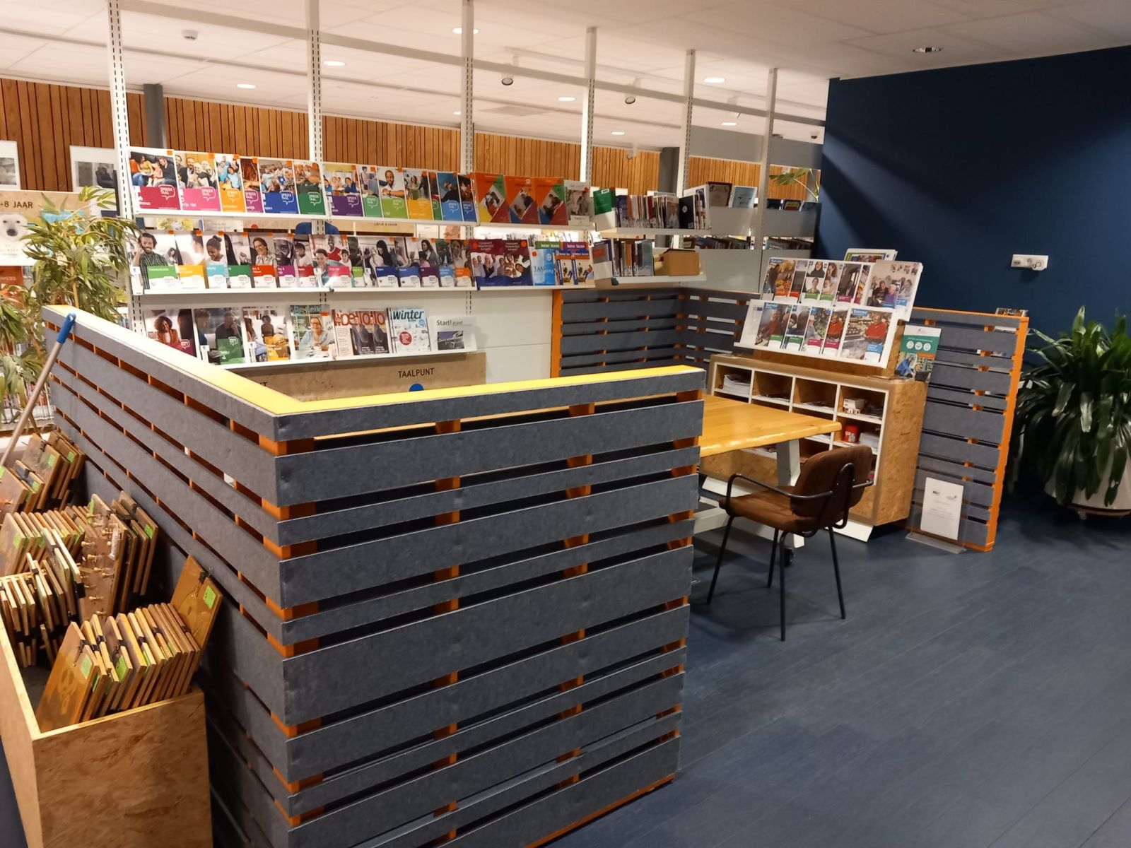 Ingerichte ruimte ten behoeve van het DigiTaalpunt in Bibliotheek Nieuwleusen